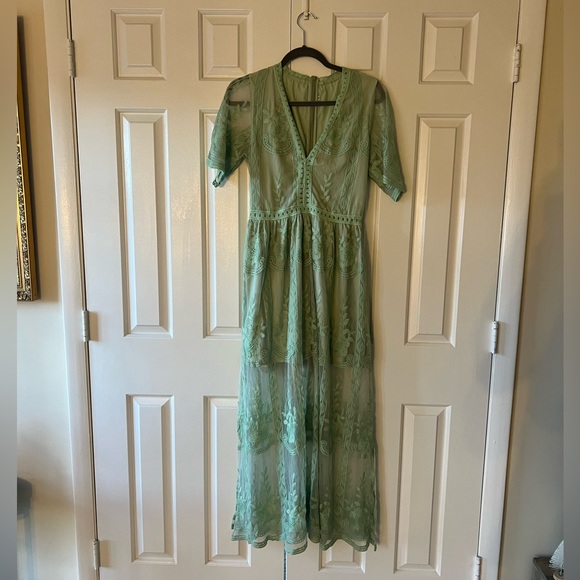Mermaid’s closet size M sage green maxi dress - Picture 2 of 6